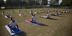  Ινδία το' ριξαν στη γιόγκα