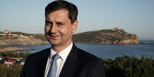Χάρης Θεοχάρης χαμογελο