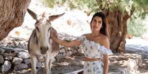 Η Τόνια Σωτηροπούλου με φόρεμα