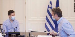 Συνάντηση Μητσοτάκη με τον ιδρυτή της διαδικτυακής πλατφόρμας Instashop
