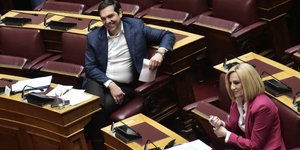Αλέξης Τσίπρας και Φώφη Γεννηματά στη βουλή