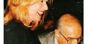 Μια σπάνια φωτογραφία της Αλίκης Βουγιουκλάκη, της Μελίνας Μερκούρη, του Ανδρέα Παπανδρέου και της Δήμητρας Λιάνη Παπανδρέου