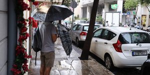 βροχη ομπρελα μπουκαμβιλιες