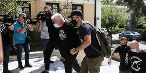 στον ανακριτή ο αστυνομικός και ο πατέρας 19χρονης για βιασμό