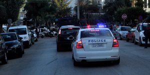 περιπολικό αστυνομίας εν κινήσει
