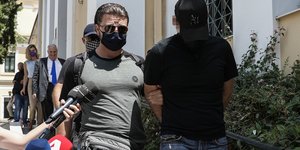 49χρονος καπελο σκυφτος 