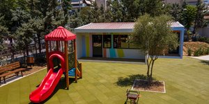 Ο προαύλιος χώρος νέου νηπιαγωγείου στο Δήμο Αθηναίων 