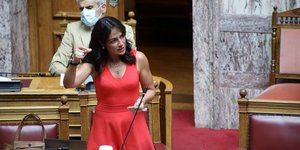 Εκνευρισμένη η Δόμνα Μιχαηλίδου μετά από ερώτηση που έκανε η Θεανώ Φωτίου