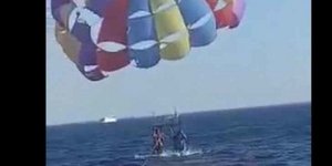 Η στιγμή που ο άτυχος Ιορδανός δέχεται την επίθεση του καρχαρία στον κόλπο της Άκαμπα