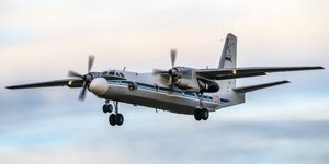 αεροπλάνο AN-26 πετάει