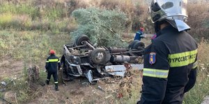 Αγρίνιο: Οι προσπάθειες απεγκλωβισμού του άτυχου 49χρονου από την Πυροσβεστική