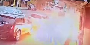 Άνδρας γλιτώνει σαν από θαύμα μετά από έκρηξη σε πεζοδρόμιο της Νέας Υόρκης