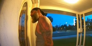 Τρομακτικό video από κάμερα σε κουδούνι: «Θέλω να βιάσω και να σκοτώσω το κορίτσι που είναι μέσα» 