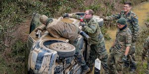 Αυτοκίνητο έγινε έρμαιο των διαθέσεων της κακοκαιρίας στη Γερμανία
