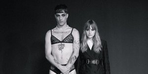 Με γυναικεία εσώρουχα, γόβες και ζαρτιέρες ο τραγουδιστής των νικητών της Eurovision