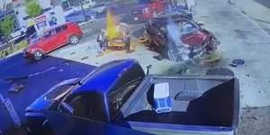 Αυτοκίνητο προκαλεί έκρηξη σε βενζινάδικο στην Καλιφόρνια
