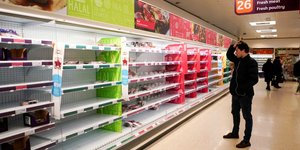 Άδεια ράφια στα σούπερ μάρκετ της Βρετανίας