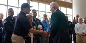 Επίσκεψη Μπάιντεν στη Φλόριντα μετά την κατάρρευση πολυκατοικίας