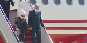 Ο Ρετζέπ Ταγίπ Ερντογάν φτάνει στα Κατεχόμενα μαζί με την σύζυγο του