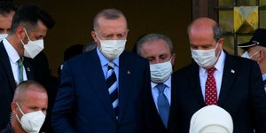Ερντογάν και Τατάρ συζητούν σε επίσκεψη Τούρκου προέδρου στην Κύπρο