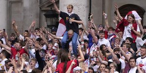 Αγγλοι οπαδοί λίγο πριν από τον τελικό του EURO 2021