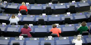 ευρωβουλευτές σε συνεδρίαση του κοινοβουλίου