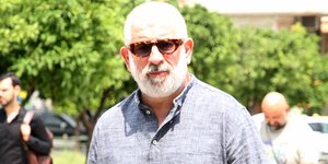Πέτρος Φιλιππίδης καφε γυαλια