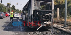 Φωτιά ξέσπασε σε λεωφορείο στη Θεσσαλονίκη