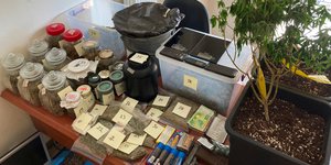 Ναρκωτικά και όπλα βρέθηκαν στην κατοχή δύο ανδρών στην Αγία Παρασκευή 