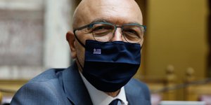 Κώστας Φραγκογιάννης μασκα