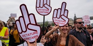 Διαδηλώσεις αντιεμβολιαστών στη Γαλλία