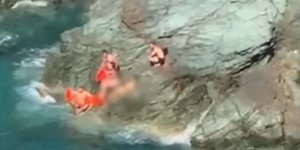 Την έδειρε και την έσυρε στα βράχια ο 30χρονος δολοφόνος της