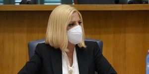 η Φώφη Γεννηματά με μάσκα