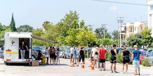 Ουρές για rapid tests στα νότια προάστια