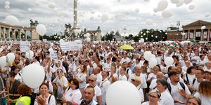 Ουγγαρία: Στους δρόμους νοσηλευτές με αίτημα την αύξηση των μισθών τους
