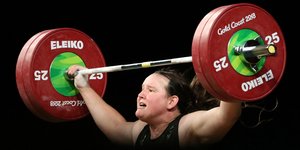 Η τρανσέξουαλ αρσιβαρίστρια Λόρελ Χάμπαρντ