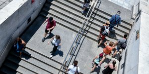 ιικό φορτίο κόσμος σκάλες μετρό