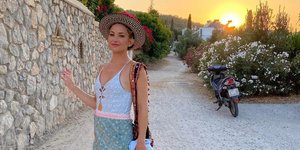 H Κέιτ Χάντσον αποθεώνει το ελληνικό καλοκαίρι