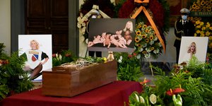 Σε λαϊκό προσκύνημα στη Ρώμη η Ραφαέλα Καρά