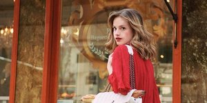 γυναίκα με κόκκινο κραγιόν