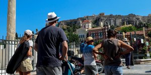 Κόσμος στο κέντρο της Αθήνας