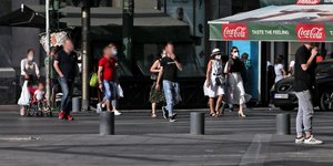 Κόσμος στο κέντρο της Αθήνας