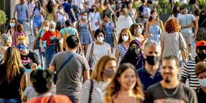 κοσμος στο δρομο
