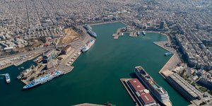 Το λιμάνι του Πειραιά από ψηλά