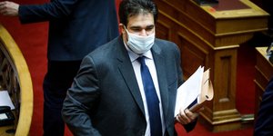Θοδωρής Λιβάνιος χαρτια στο χερι