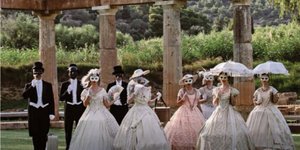 μασκε σε αρχαιολογικο χωρο