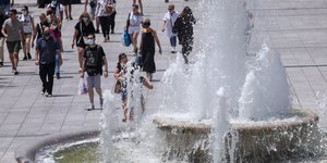 κοσμος συντριβανι 