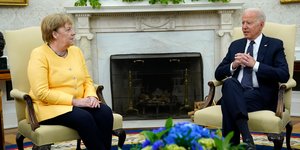 Τζο Μπάιντεν και Ανγκελα Μέρκελ στο οβάλ Γραφείο