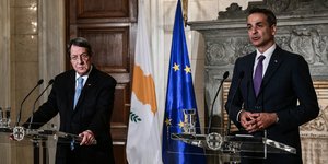 Κυριάκος Μητσοτάκης και Νίκος Αναστασιάδης κάνουν δηλώσεις στο Μαξίμου