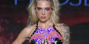 Ιδιαίτερα μαγιό φτιαγμένα με μονωτική ταινία